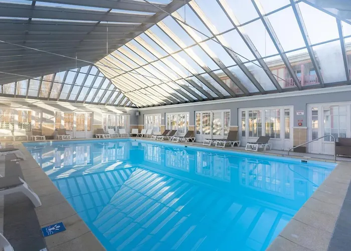 Beautiful Flat With Swimming Pool Tennis Court And Private Car Parking 09