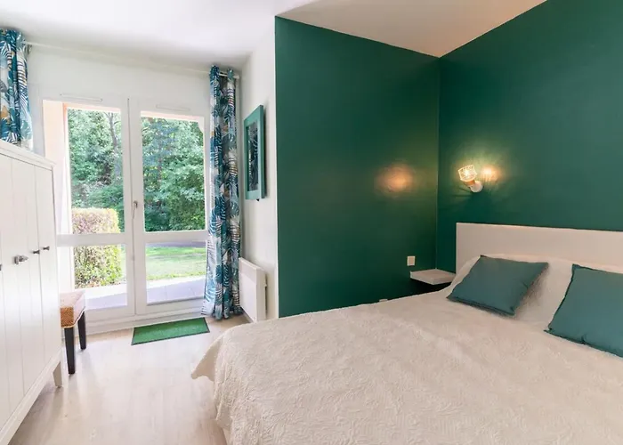 Beautiful Flat With Swimming Pool Tennis Court And Private Car Parking 09