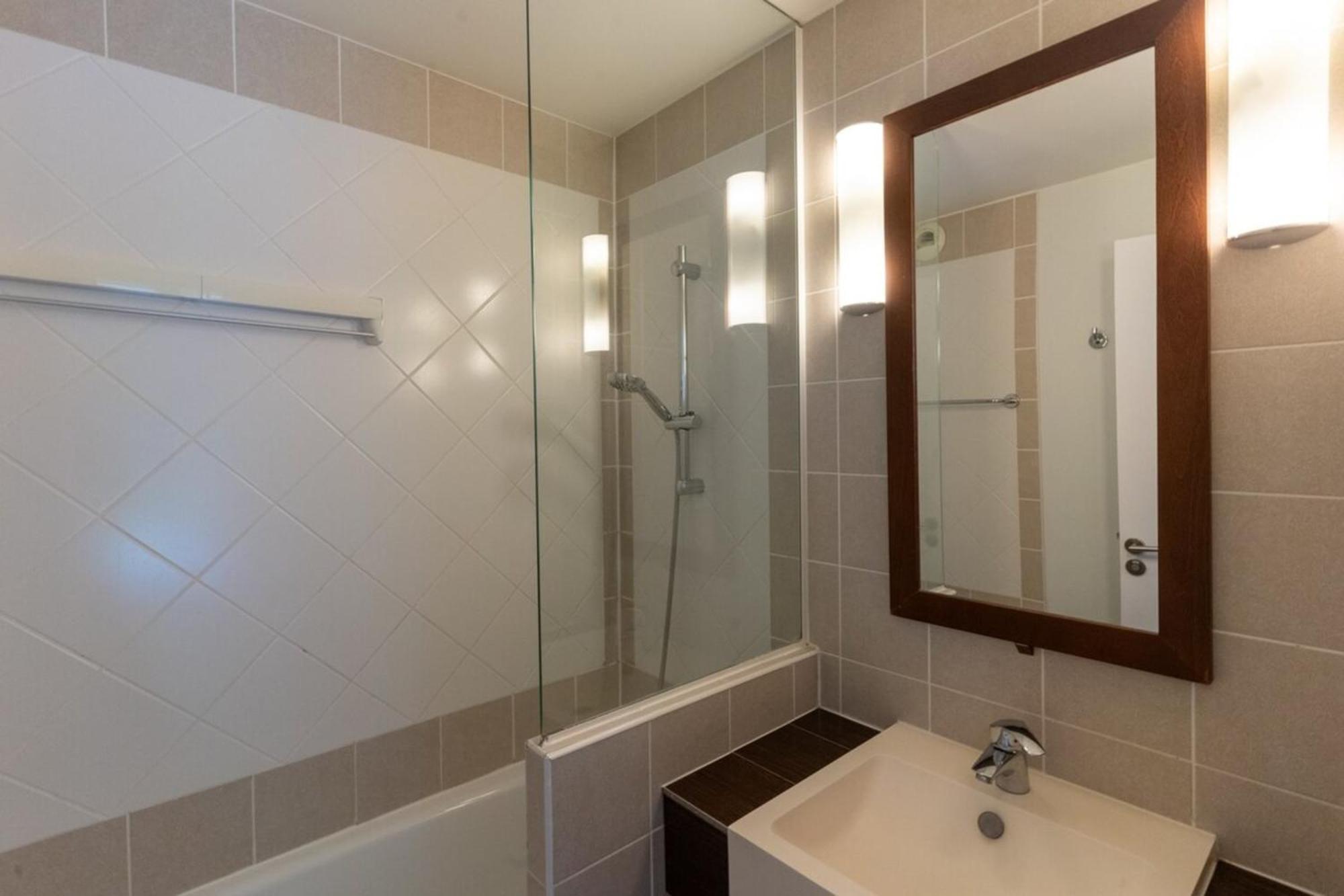 Apartment Beautiful Flat With Swimming Pool Tennis Court And Private Car Parking 09