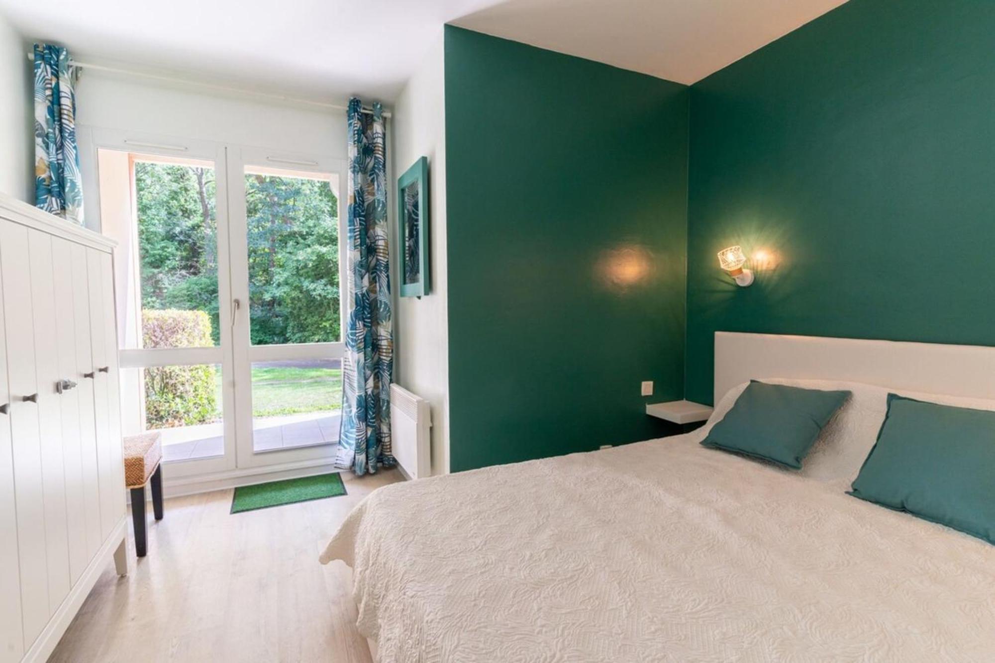 Beautiful Flat With Swimming Pool Tennis Court And Private Car Parking 09