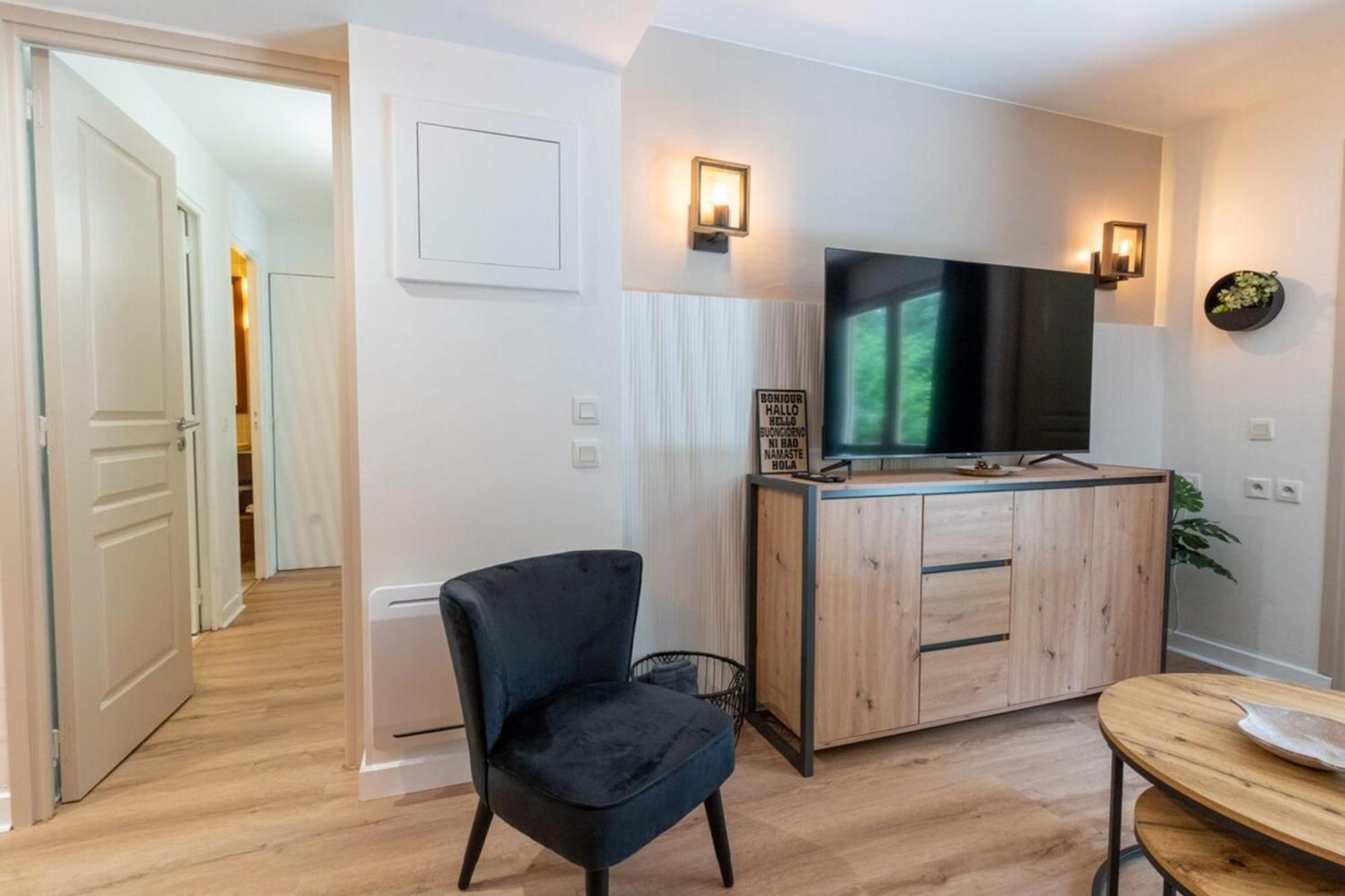 Apartment Beautiful Flat With Swimming Pool Tennis Court And Private Car Parking 09