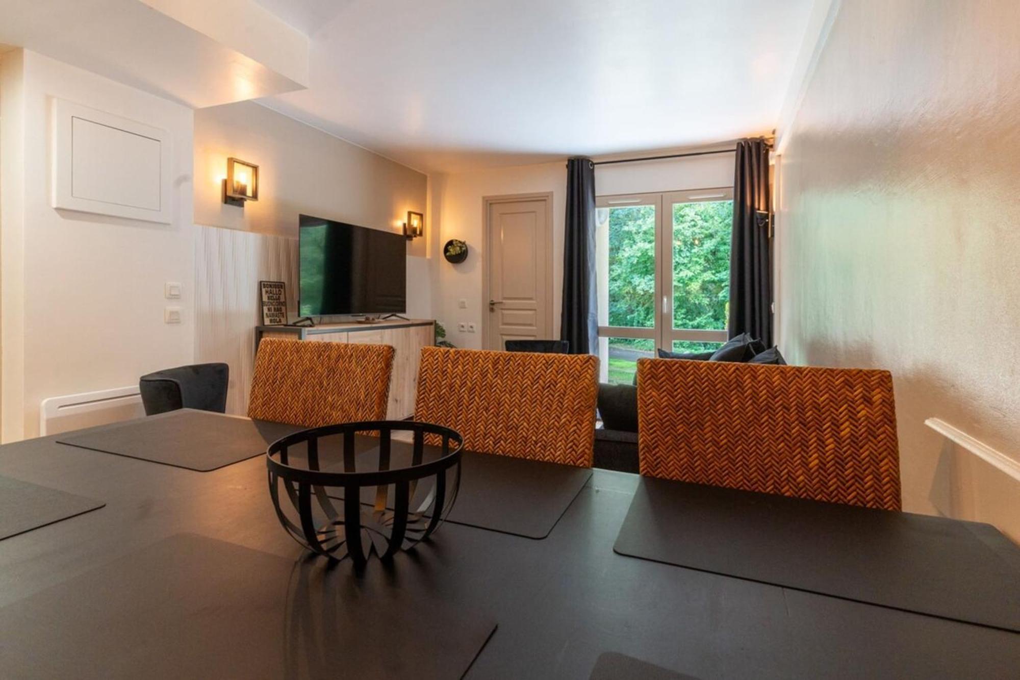 Beautiful Flat With Swimming Pool Tennis Court And Private Car Parking 09