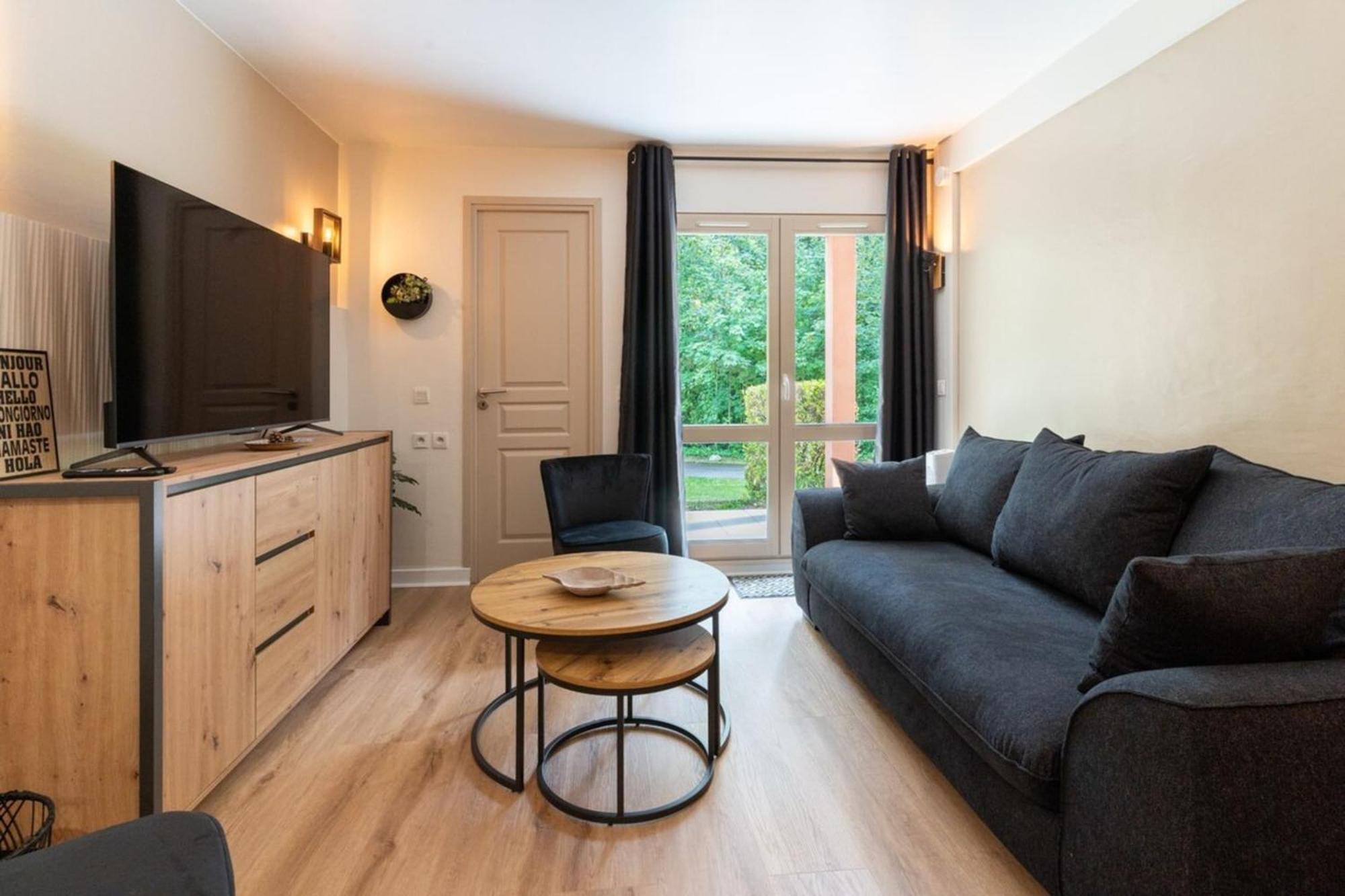 Beautiful Flat With Swimming Pool Tennis Court And Private Car Parking 09 *